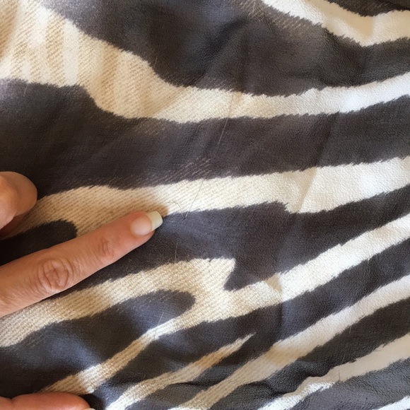 💯ROBERTO CAVALLI SILK SCARF EXOTIC PRINT - Picture 5 of 5